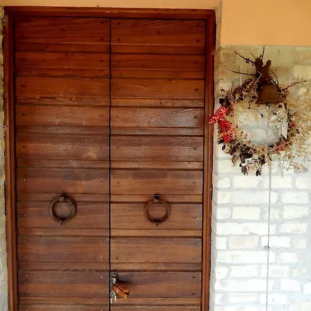 With 4 Bedrooms In With Private Pool And Wifi 27 Km From The Beach *